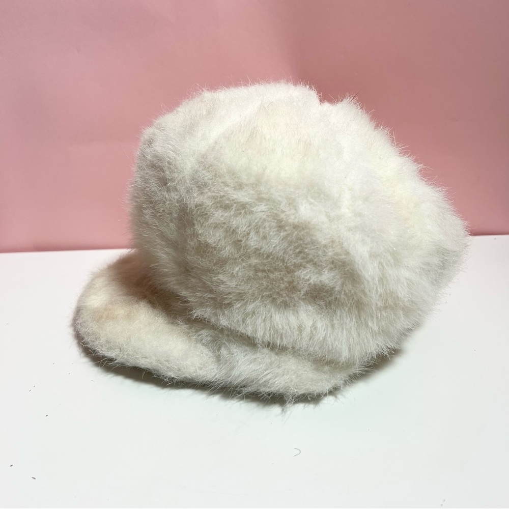 Vintage retro mid century 60s 70s oversized white ivory fur newsboy cap hat